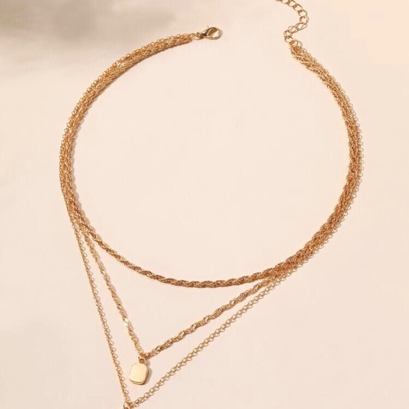 👑NEW LAYERED NECKLACE! - Picture 5 of 5